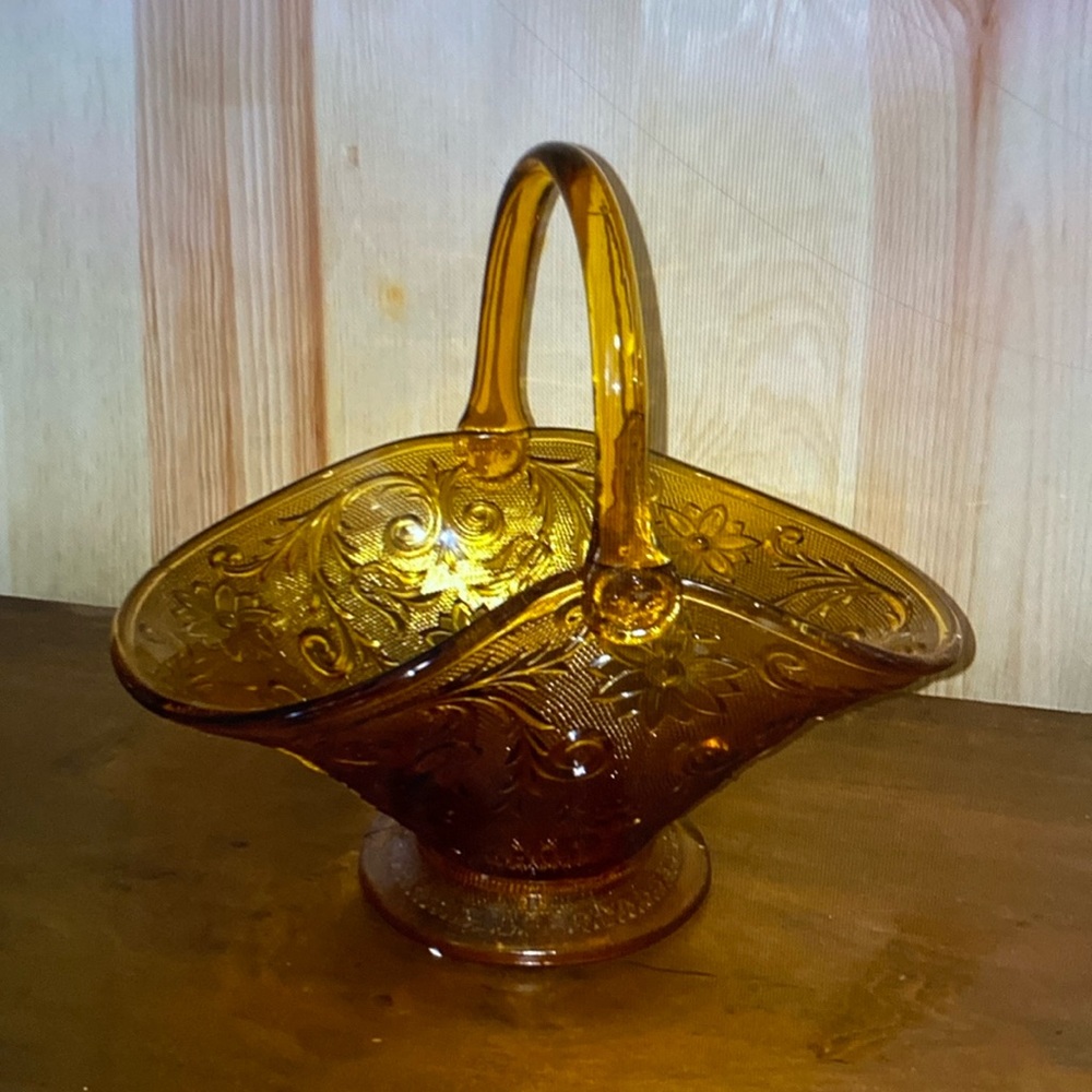Vintage Hard to find Tiara Basket